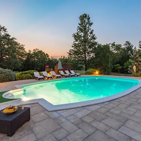 וילה Holiday House With Swimming Pool *