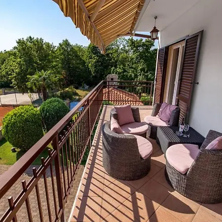 Holiday House With Swimming Pool Vila Viskovo