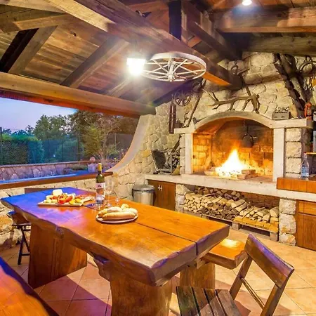 Holiday House With Swimming Pool