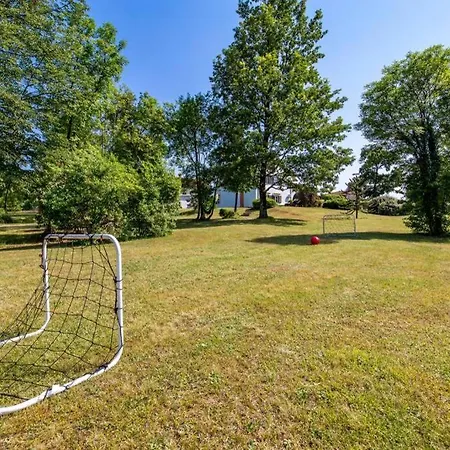 Holiday House With Swimming Pool