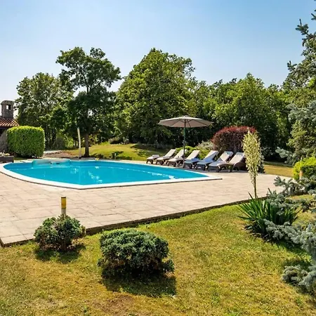 Holiday House With Swimming Pool