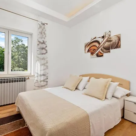 Villa Holiday House With Swimming Pool