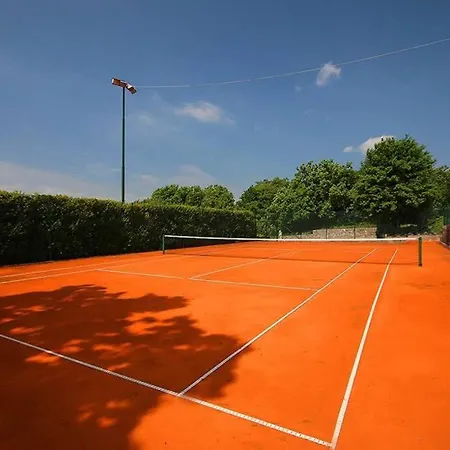 Holiday House With Swimming Pool Villa *