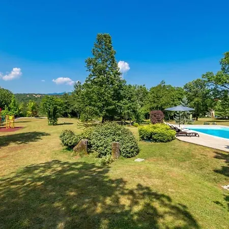 Holiday House With Swimming Pool Vila *