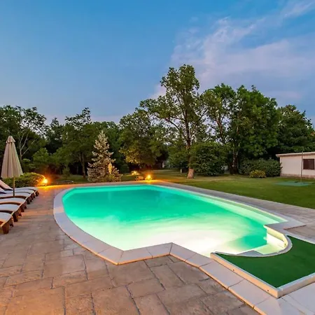 Holiday House With Swimming Pool