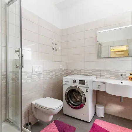 Holiday House With Swimming Pool Villa *