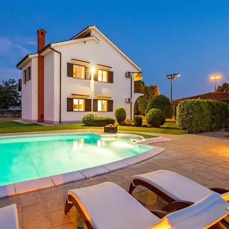 Vila Holiday House With Swimming Pool Viskovo