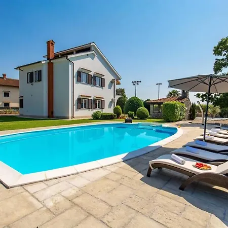 Holiday House With Swimming Pool Vila *