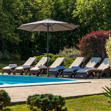 Holiday House With Swimming Pool