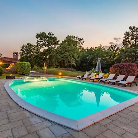 Villa Holiday House With Swimming Pool *