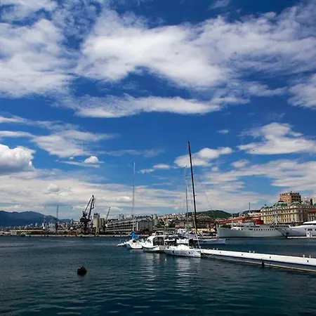 Villa Holiday House With Swimming Pool Viskovo