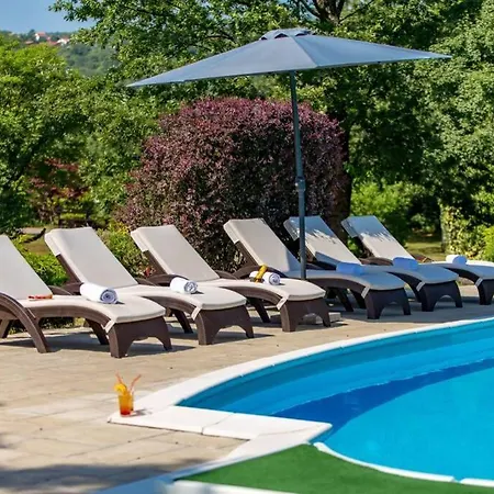 Villa Holiday House With Swimming Pool *