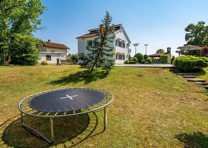 Holiday House With Swimming Pool