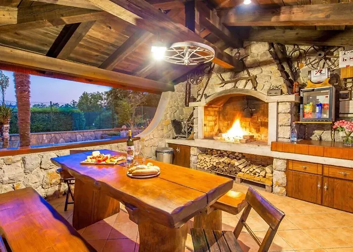 Holiday House With Swimming Pool