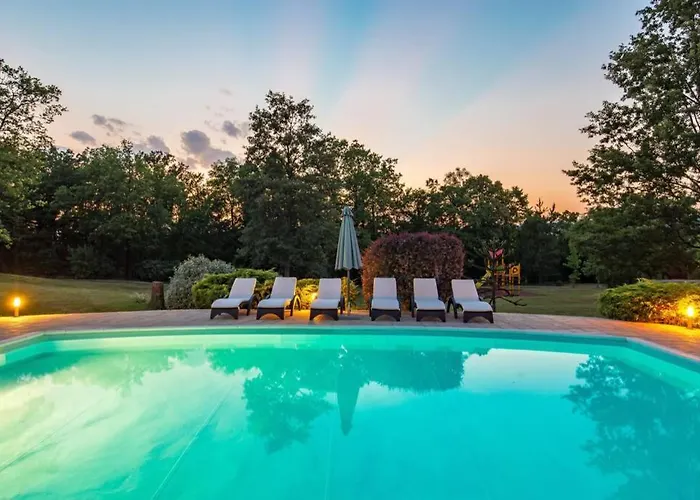 Villa Holiday House With Swimming Pool Viskovo