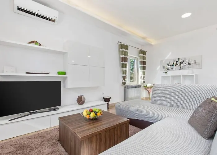 Holiday House With Swimming Pool Villa Viskovo