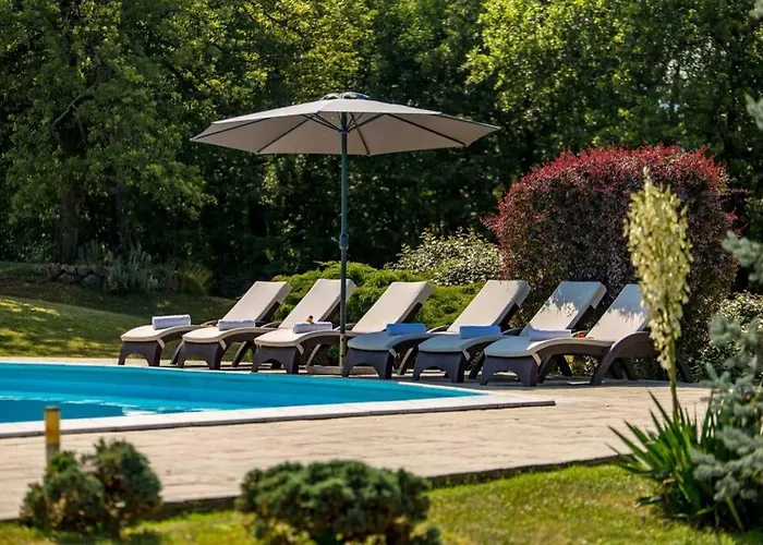 Holiday House With Swimming Pool