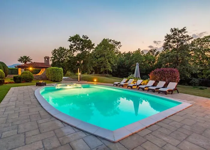 Villa Holiday House With Swimming Pool *