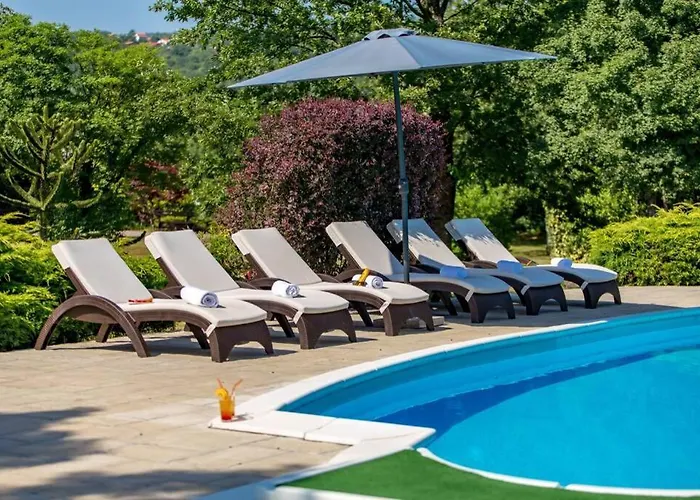 Villa Holiday House With Swimming Pool *