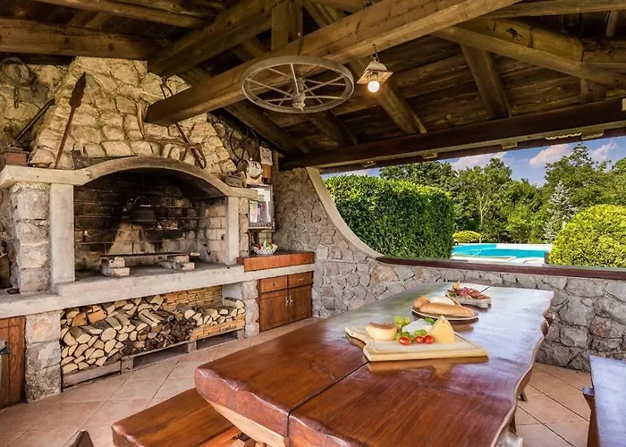Holiday House With Swimming Pool Villa