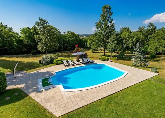 Holiday House With Swimming Pool Villa