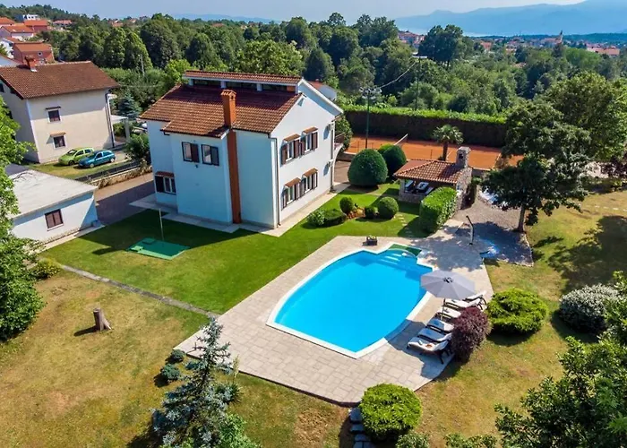 Villa Holiday House With Swimming Pool Viskovo