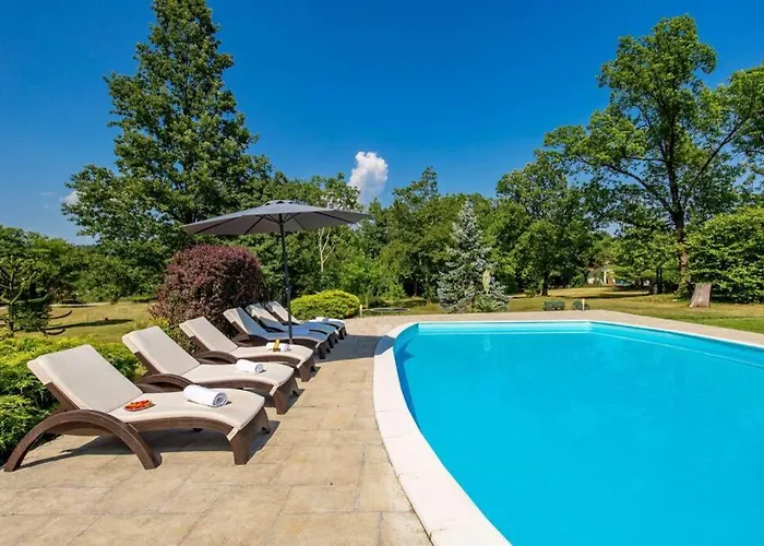 Villa Holiday House With Swimming Pool Viskovo