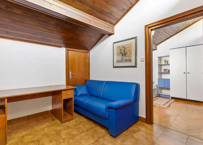 Holiday House With Swimming Pool Villa